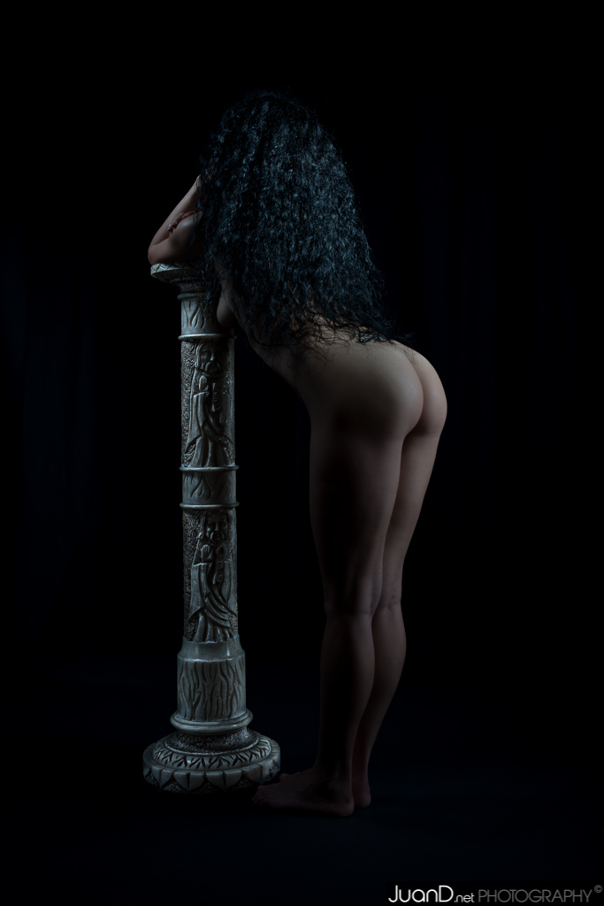 Nude Column