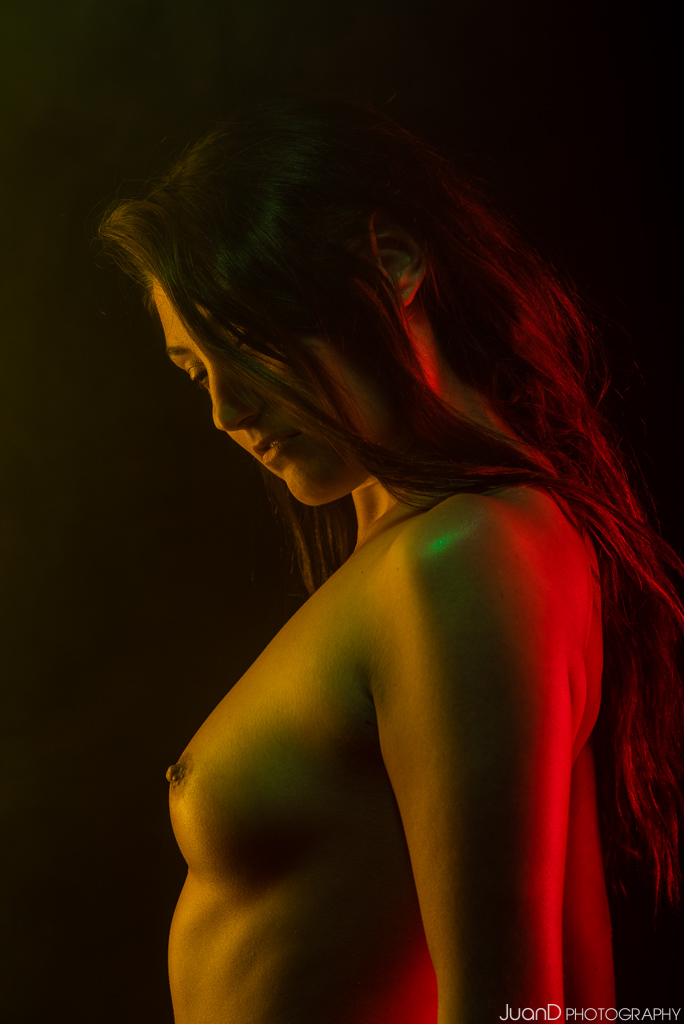 Desnudo artístico en estudio #desnudo #estudio #sesiondefotos #barcelona Paula Bito